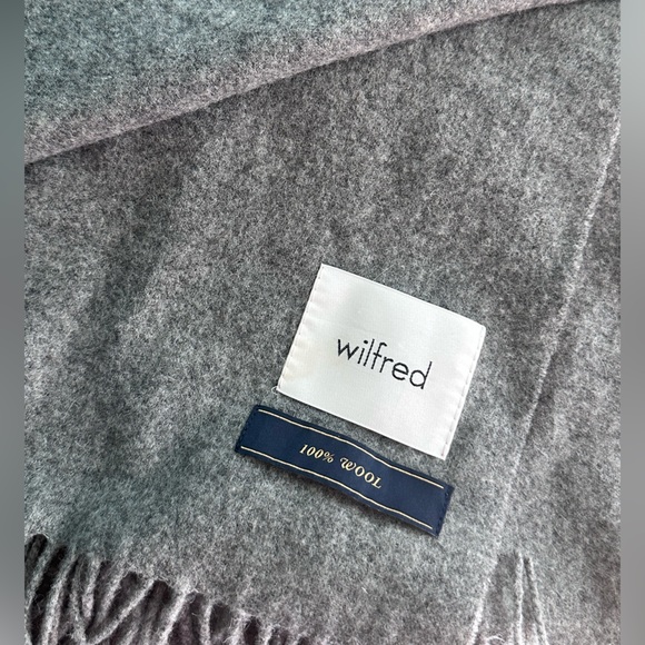 Aritzia Wilfred Grey Fringed Blanket Scarf - Picture 5 of 7
